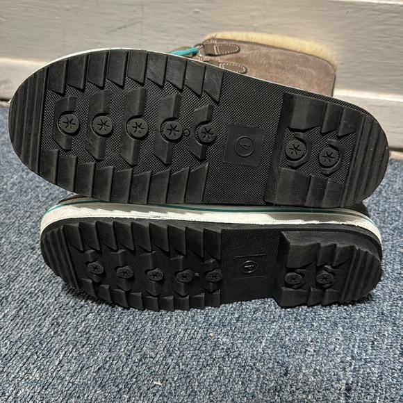 Brand new like condition used once size 4 girls snow boots - Picture 2 of 8